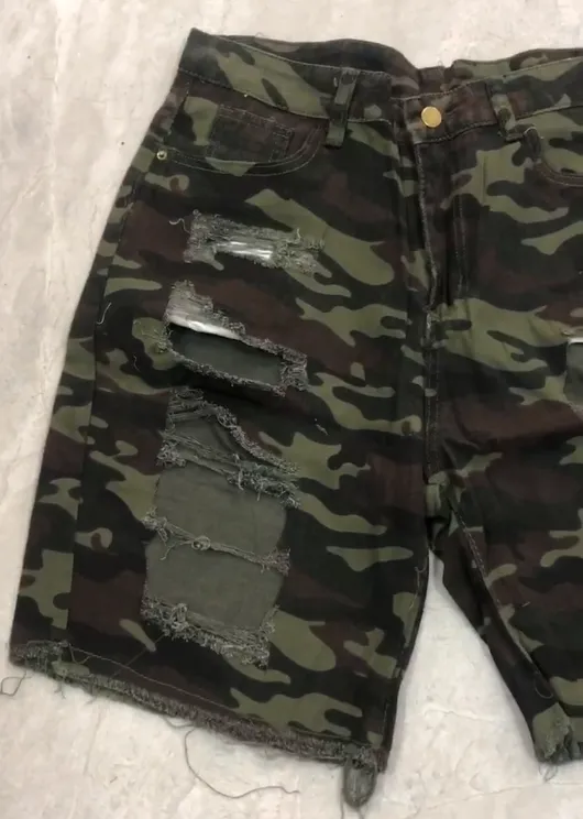 Front Page Camo Short Jeans