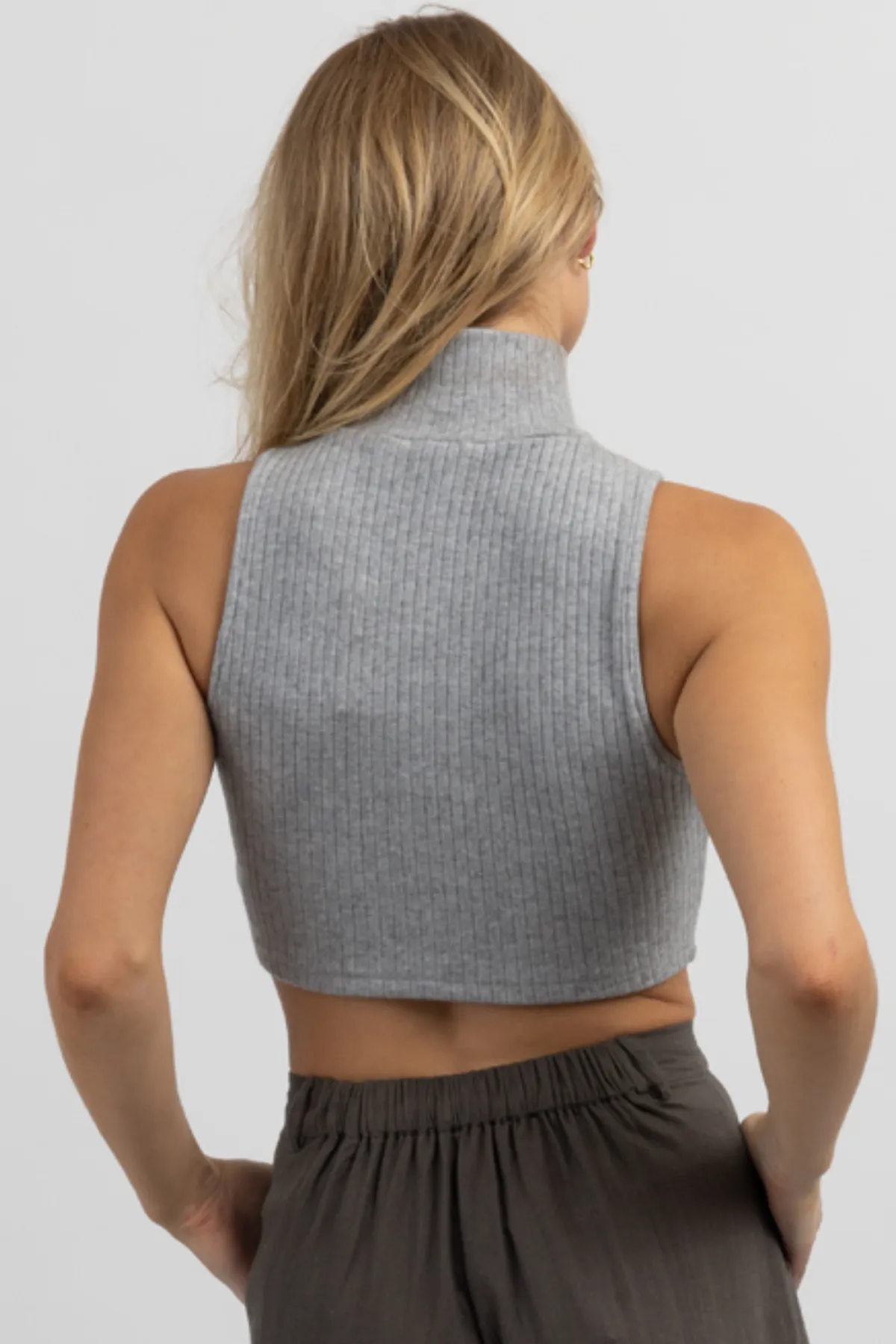 HEATHERED GREY MOCKNECK CROP TANK