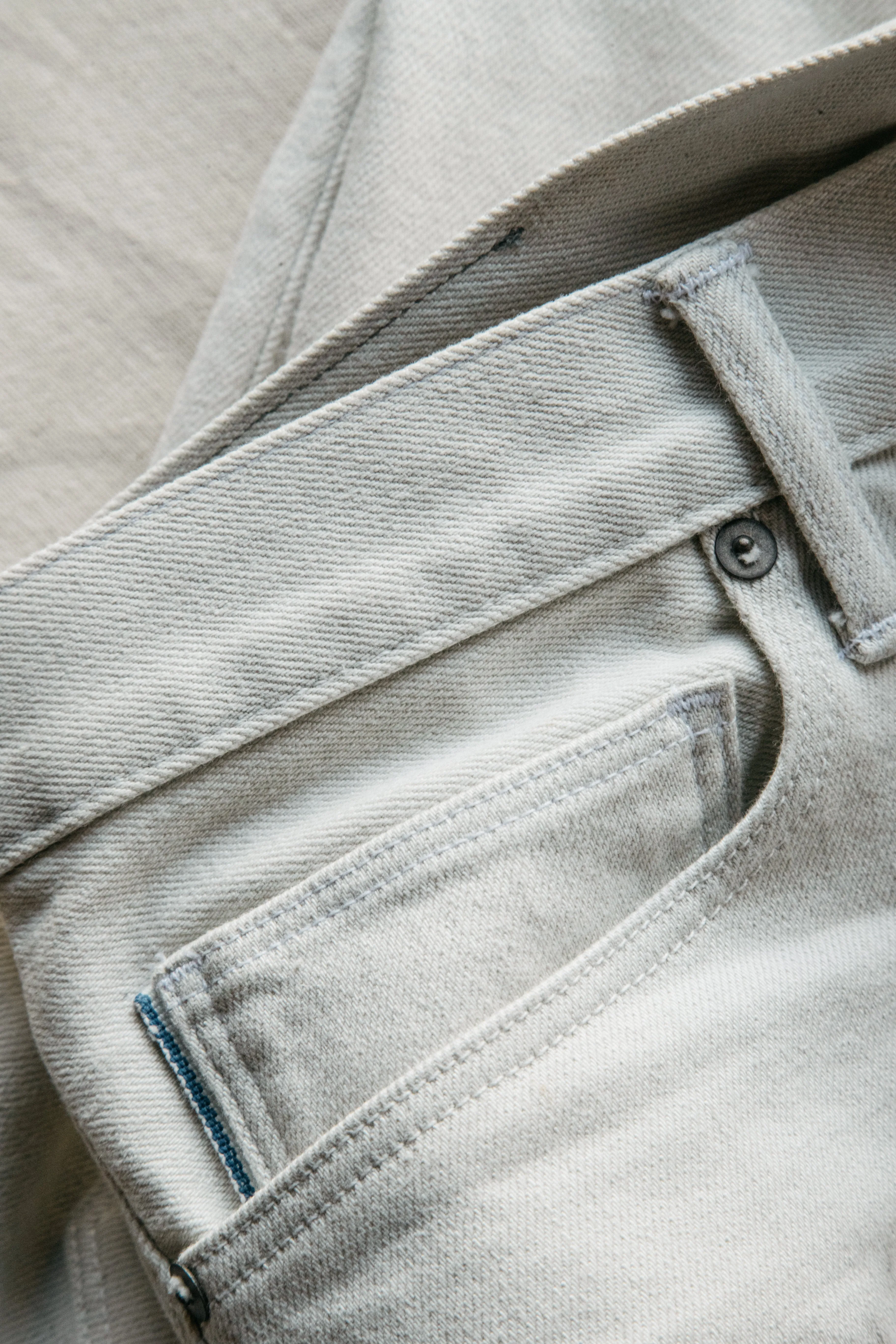 The Pen Slim - Silver Gray White 14oz Selvedge