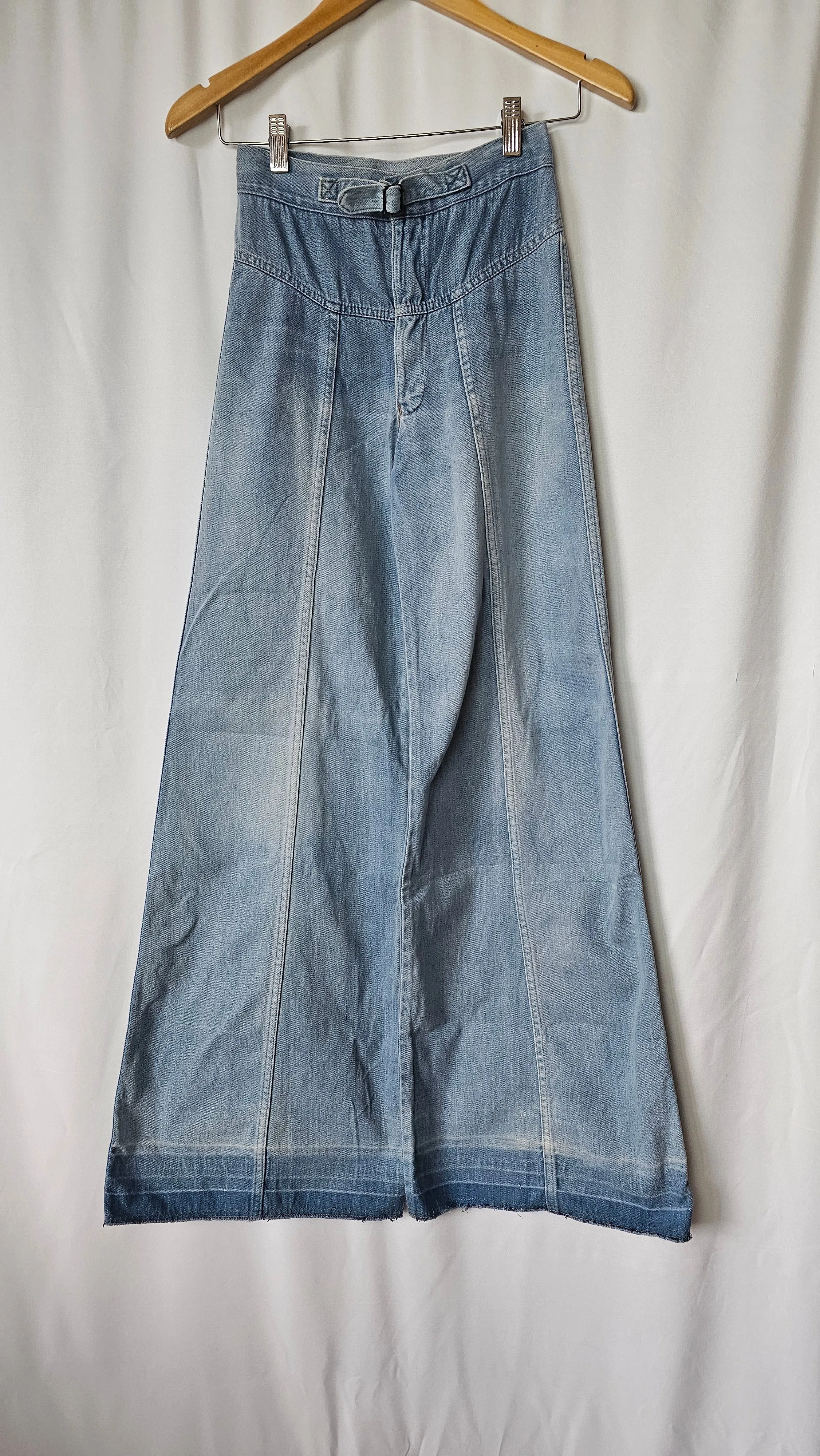 Vintage 1970s Hullabaloo original Denim Jeans - High Waist • Bell Bottom’s XXS 6/7